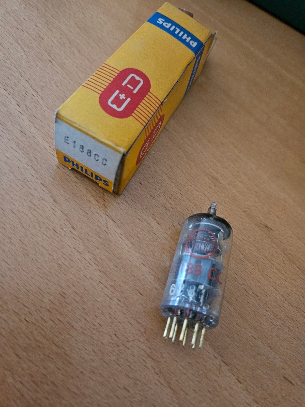 Valvo E188CC buis in Philips doosje, Ophalen of Verzenden