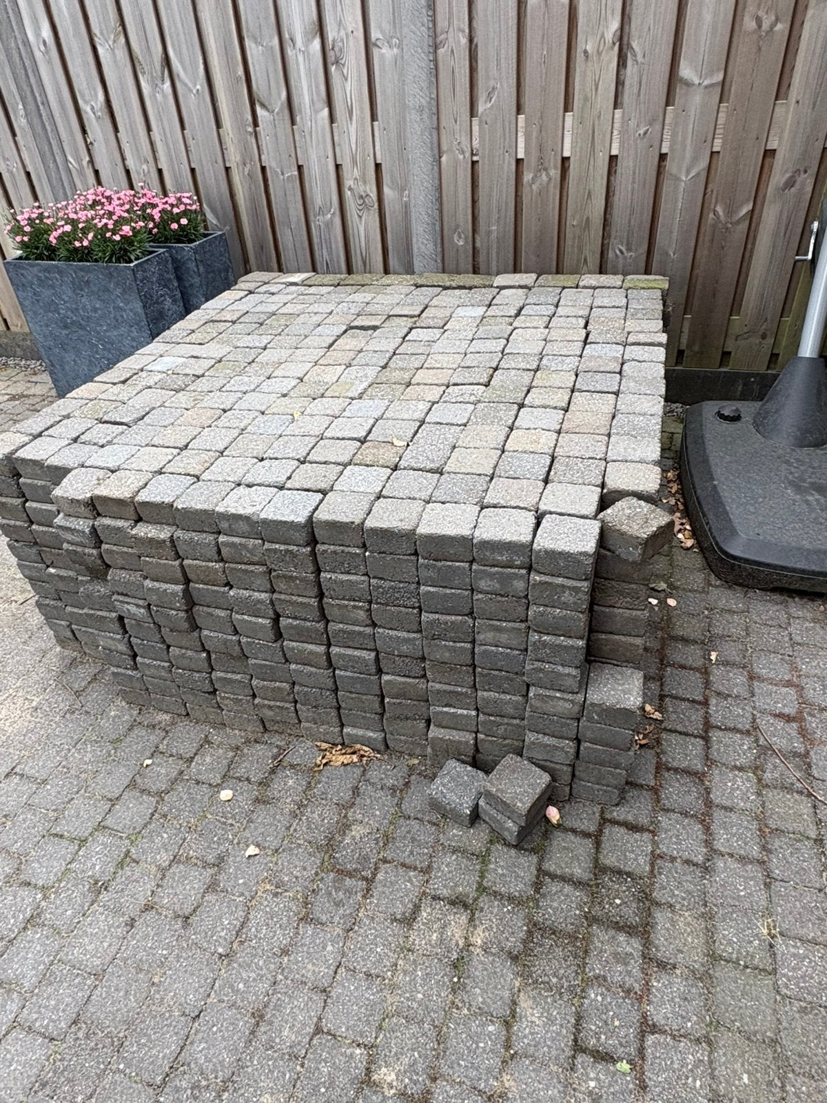 Gebruikte betonklinkers / sierbestrating (grijs gemêleerd), Tuin en Terras, Tegels en Klinkers, Ophalen, Gebruikt, Beton, Klinkers