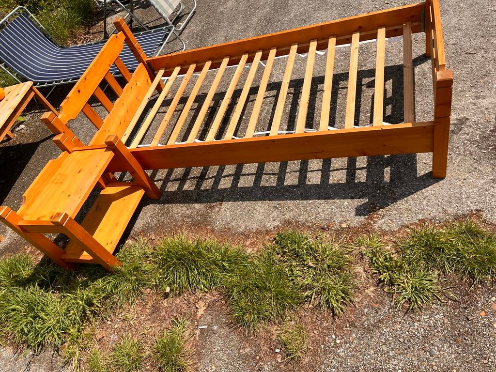 Eenpersoons houten bed 90x200 cm met nachtkastje, Ophalen, Gebruikt, 90 cm, Eenpersoons