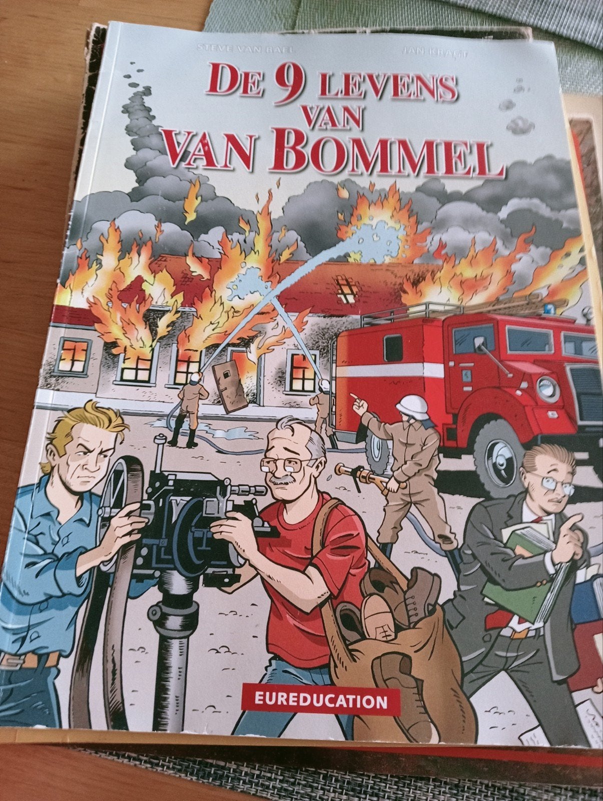 De 9 Levens van Van Bommel - Stripboek, Eén stripboek, Ophalen of Verzenden, Gelezen, Diverse auteurs