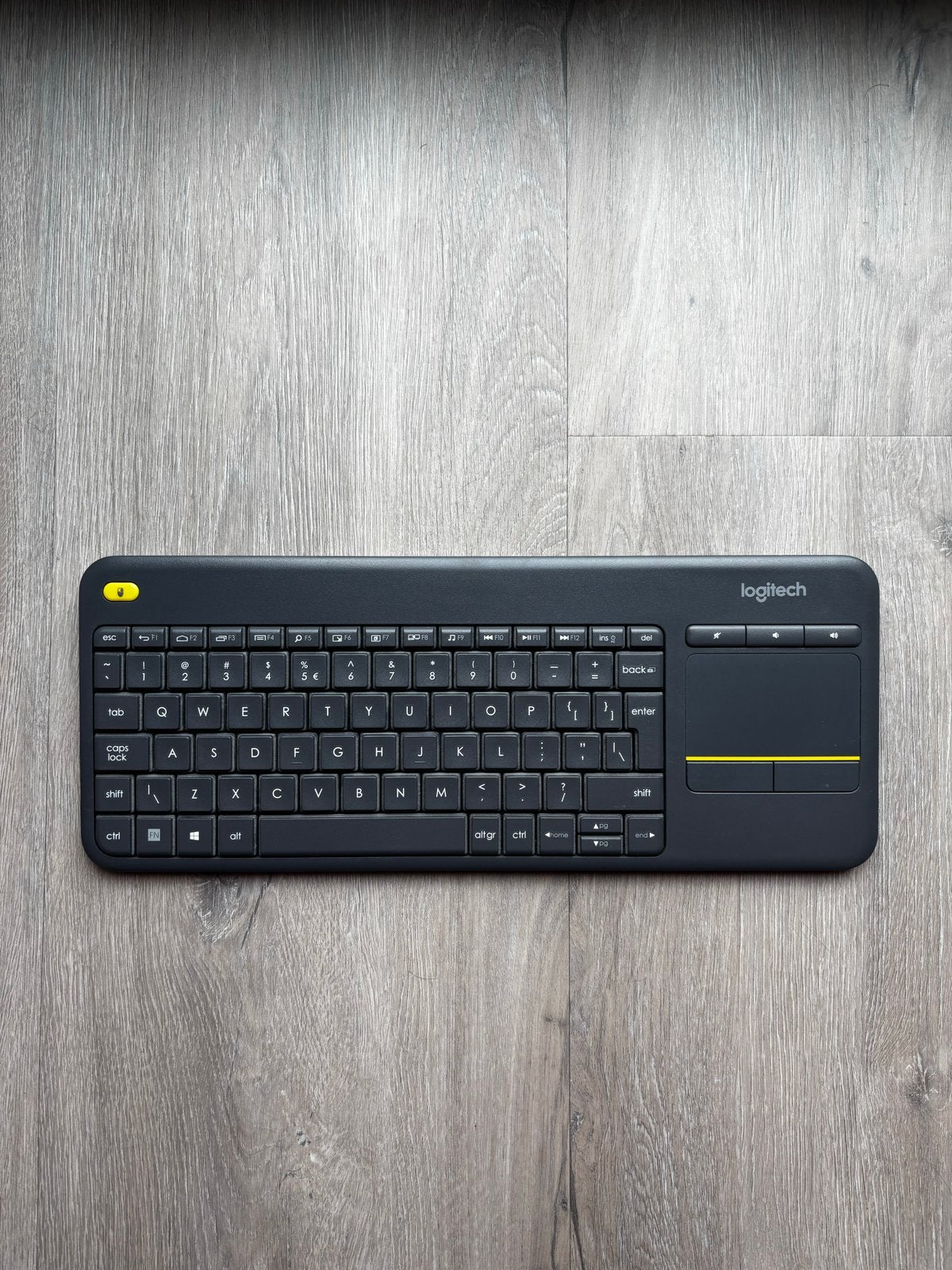 Logitech K400+ Draadloos Toetsenbord met Touchpad, Draadloze ontvanger, Ophalen of Verzenden, Zo goed als nieuw, Draadloos
