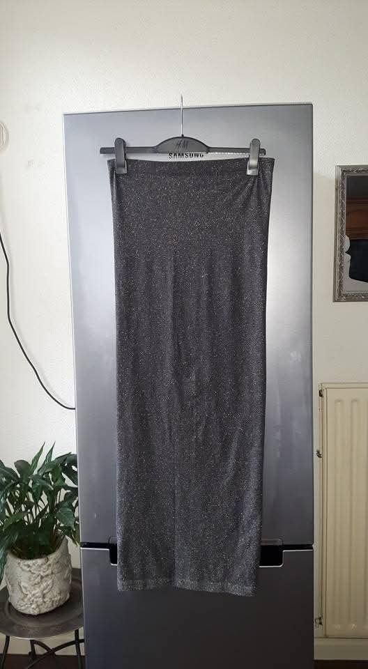 Mooie grijze stretch rok van het merk vila in maat m., Kleding | Dames, Maat 38/40 (M), Vila, Nieuw, Ophalen of Verzenden