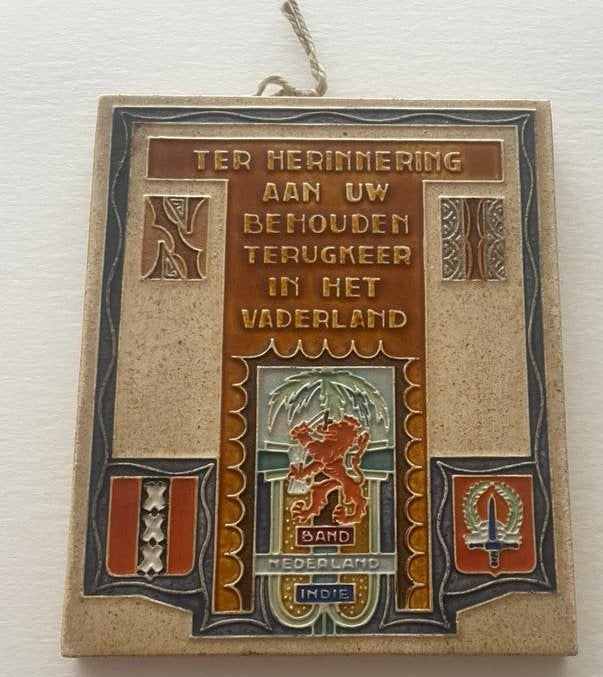 Westraven Cloisonné Tegel – Indië Repatriëring (1945-1950), Verzamelen, Militaria | Tweede Wereldoorlog, Ophalen, Overige soorten