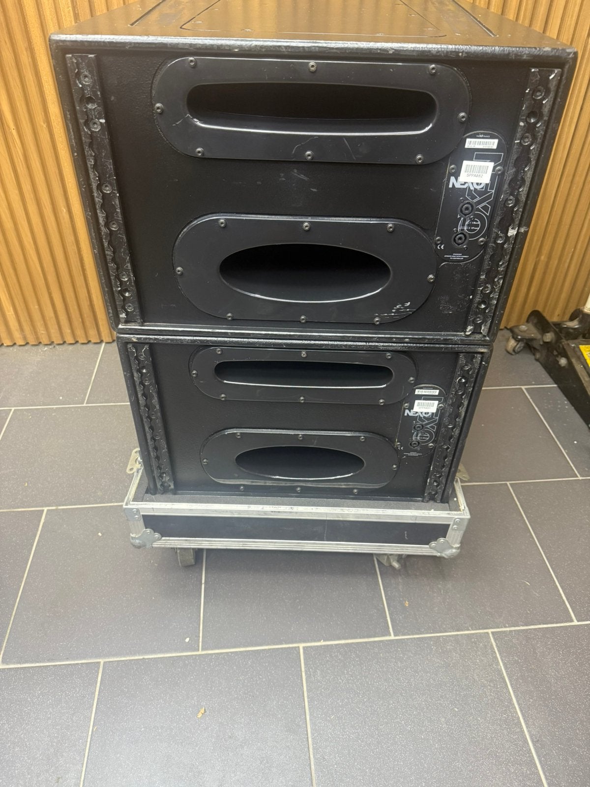 Nexo subs in opmaat gemaakt flightcase