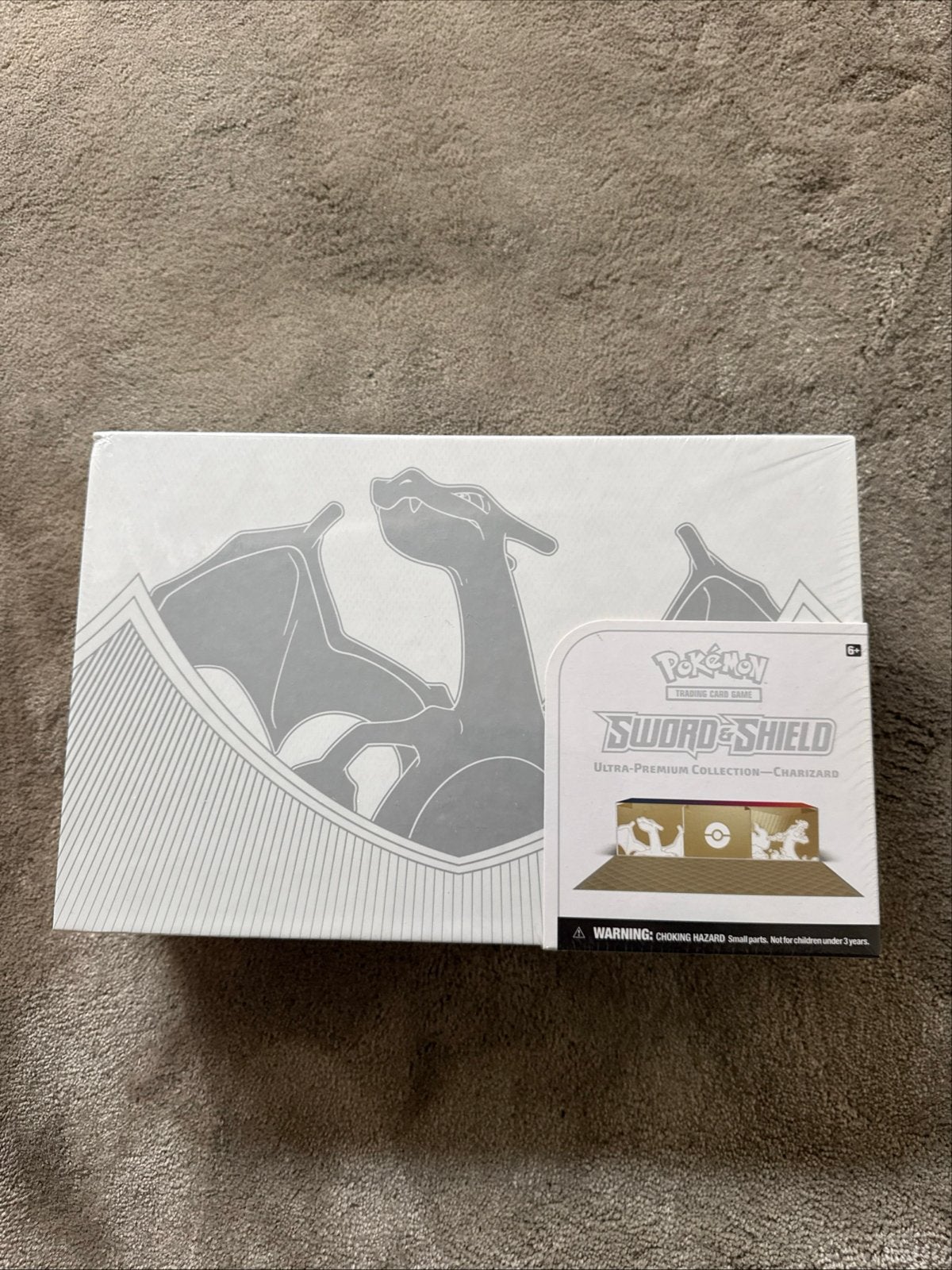 Pokémon Sword & Shield Ultra-Premium Collection Charizard, Ophalen of Verzenden, Nieuw, Overige typen