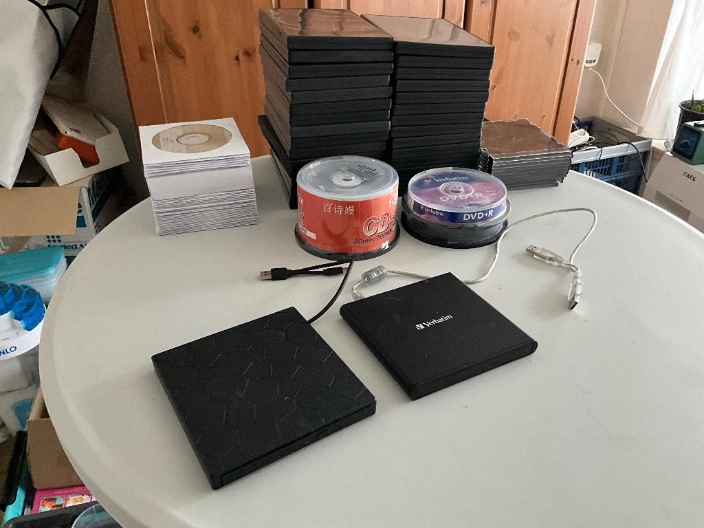 2 stuks cd/dvd branders extern + toebehorende spullen, Ophalen, Zo goed als nieuw