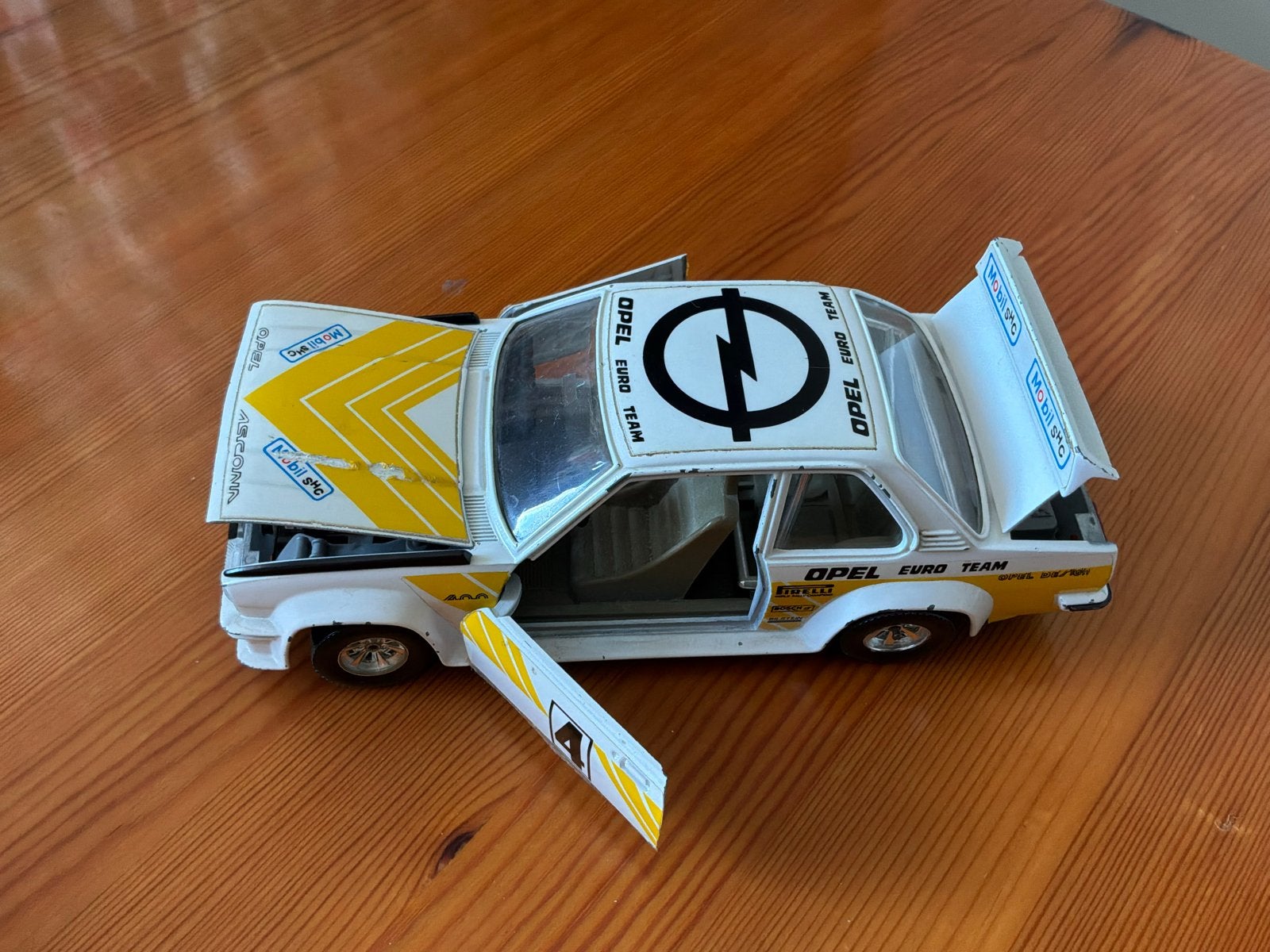 Burago Opel Ascona 400 Rally 1/24 - Vintage Modelauto, Ophalen of Verzenden, Gebruikt