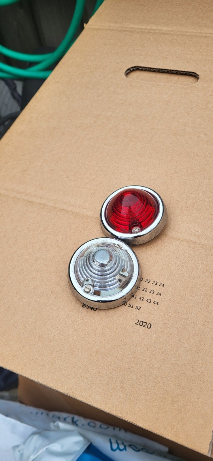 Ronde achterlichten rood/wit - Oldtimer onderdelen, Ophalen of Verzenden, Gebruikt, Oldtimer onderdelen