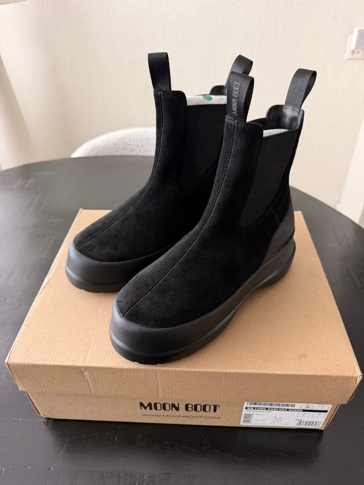 Moon Boot Luna Chelsea Suede Black maat 38, Ophalen of Verzenden, Nieuw, Zwart