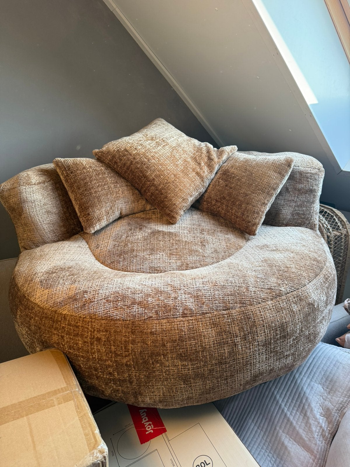 Bruine Suede Poef/Loungeseat nieuw, Ophalen, Nieuw, Bruin
