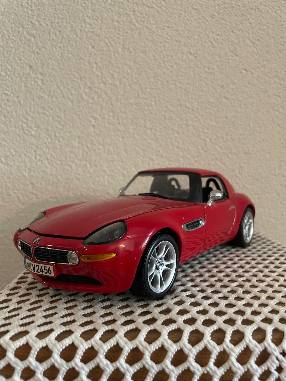 BMW Z 8  1/18   KYOSHO ROOD NIEUW IN DE ORIGINELE VERPAKKING, Hobby en Vrije tijd, Modelauto's | 1:18, Ophalen of Verzenden, Zo goed als nieuw