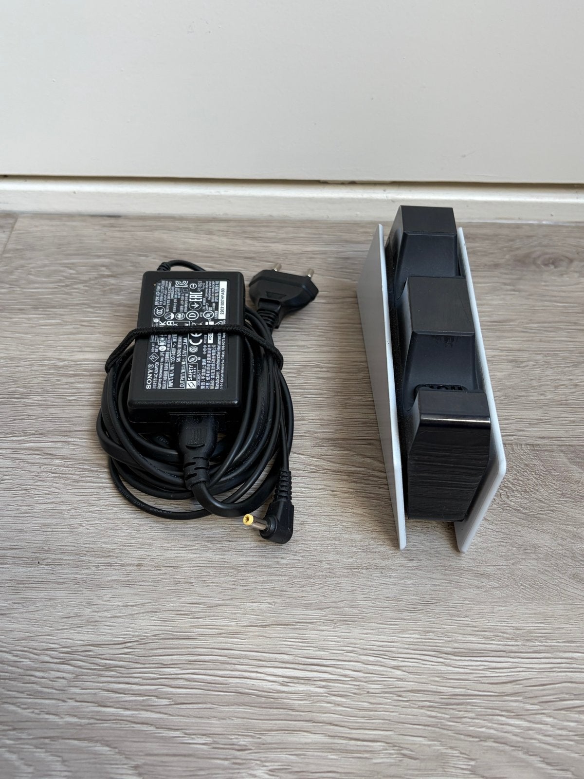 Sony PlayStation PS5 DualSense Controller Oplaadstation, Ophalen of Verzenden, Gebruikt, Voeding, Oplader of Kabel, PlayStation 5