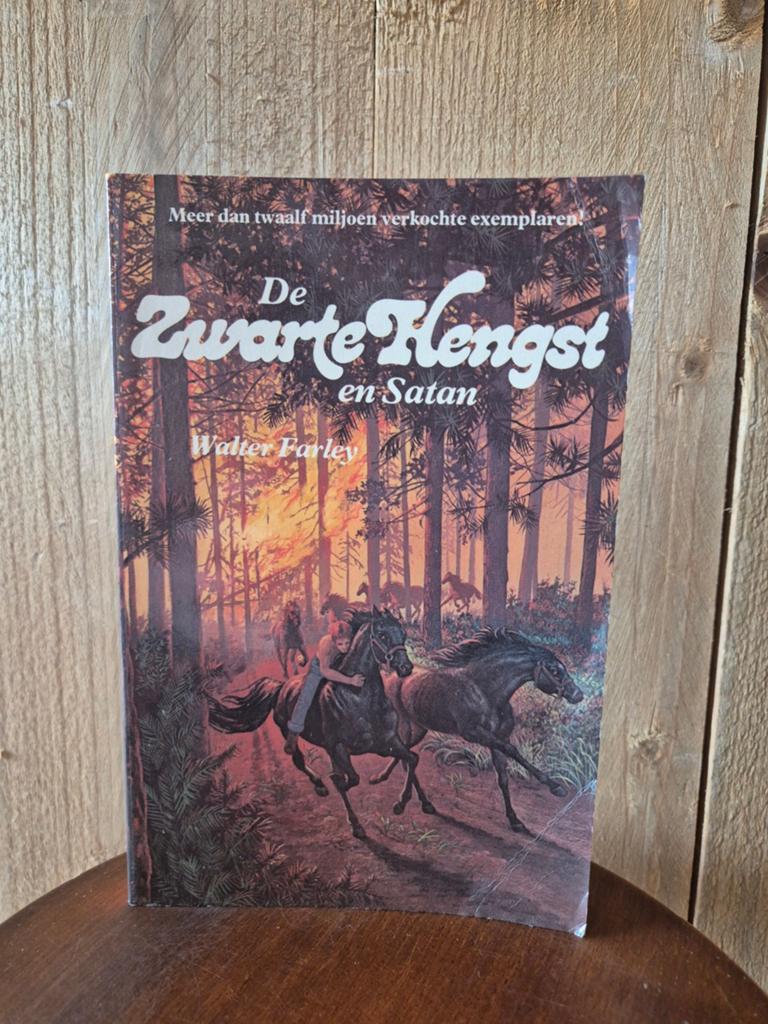 De Zwarte Hengst en Satan - Walter Farley (Boek), Boeken, Ophalen of Verzenden, Gelezen, Walter Farley