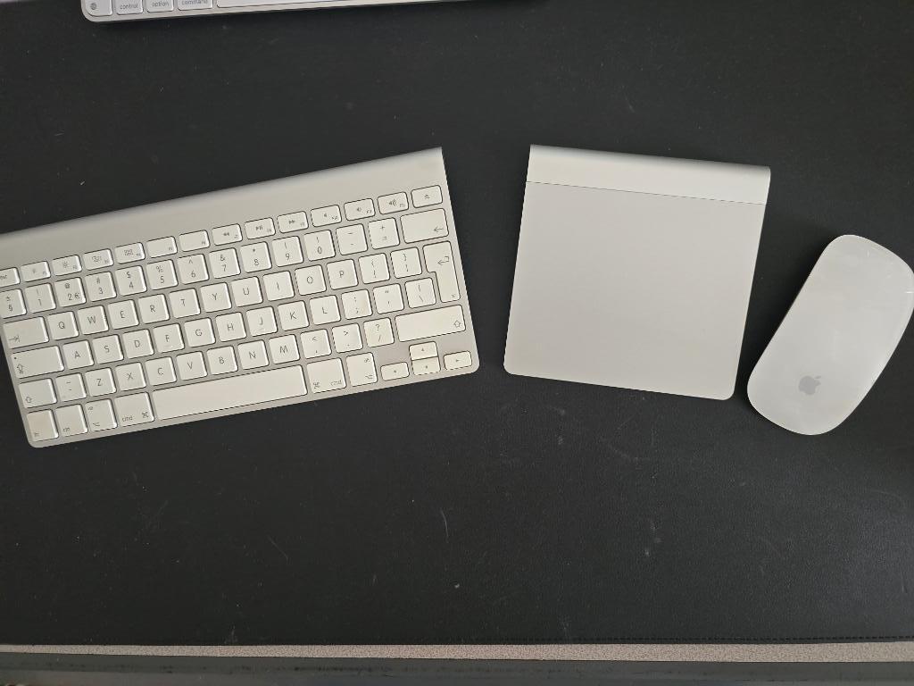 Apple toetsenbord, muis en Trackpad, Computers en Software, Toetsenborden, Ophalen of Verzenden, Zo goed als nieuw, Draadloos