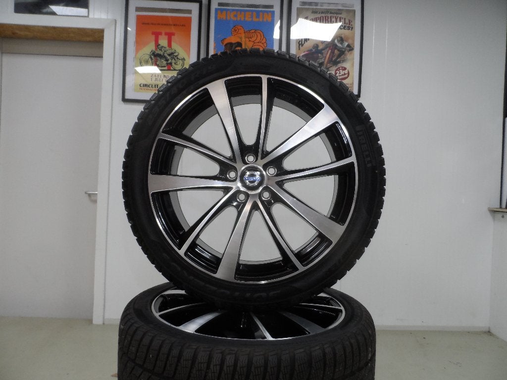 19 inch Volvo V60 / S60 winterbanden set in zeer goede staat, Auto-onderdelen, 19 inch, Gebruikt, Banden en Velgen, 235 mm