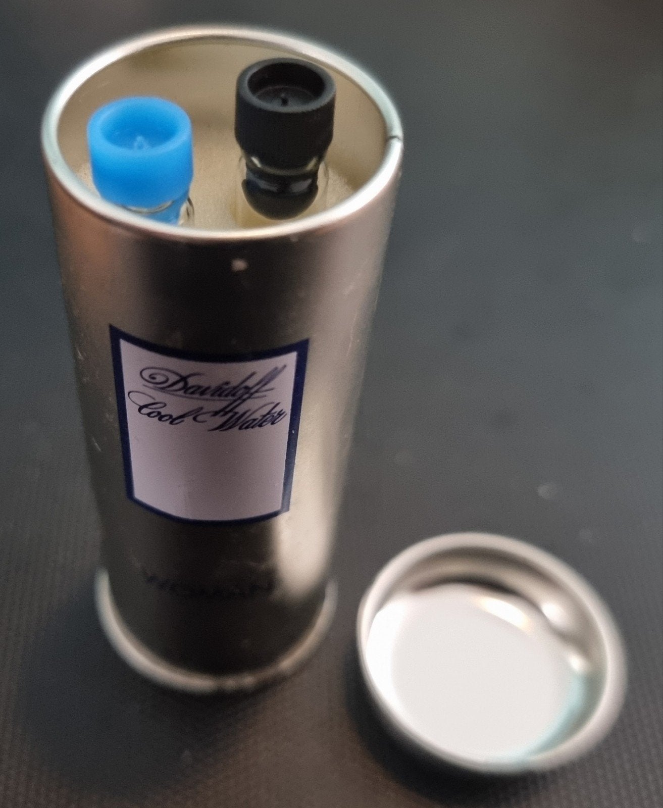 Twee parfum buisjes in blikje DAVIDOFF, Ophalen, Gebruikt