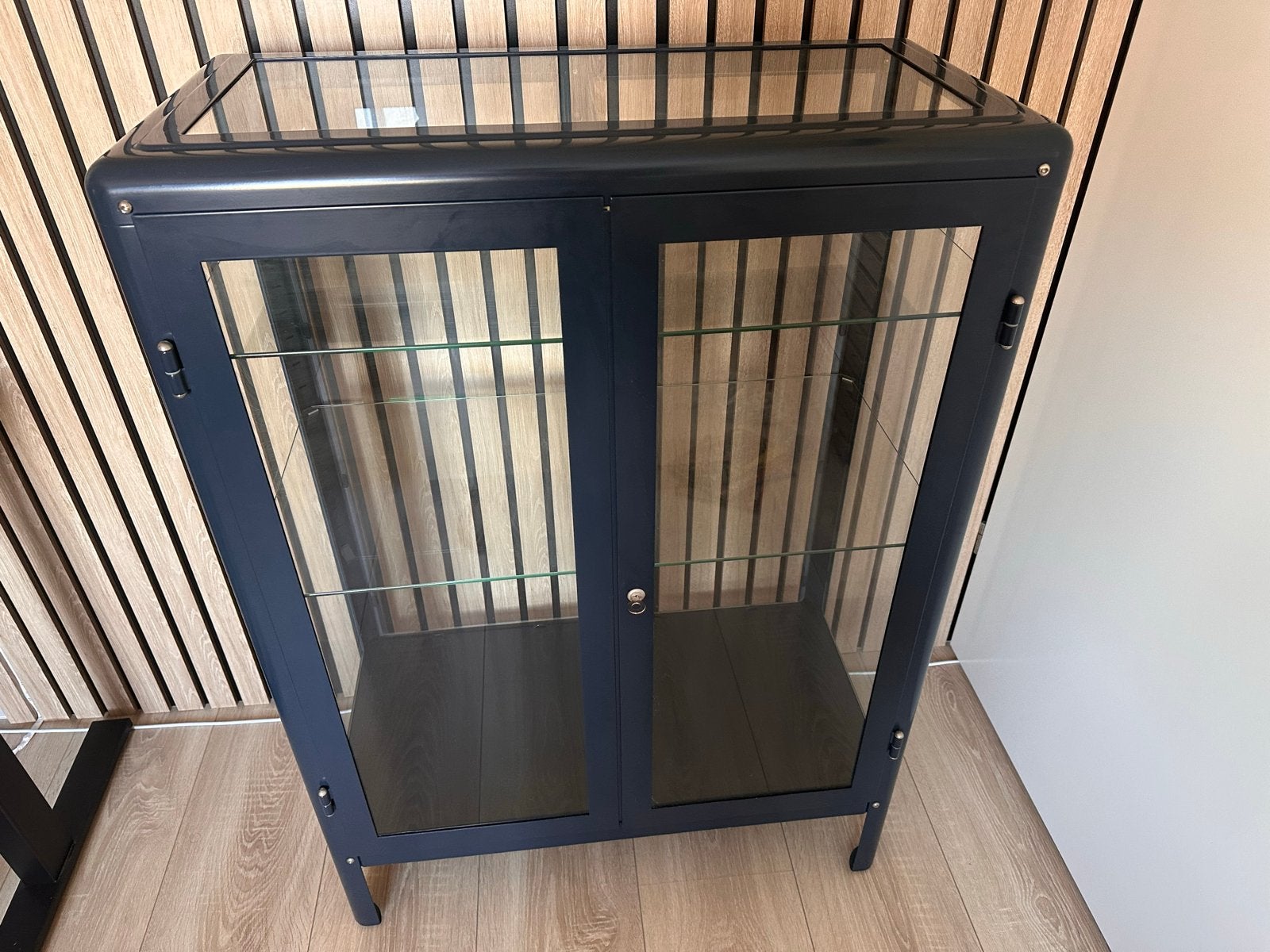 Ikea Fabrikör vitrinekast greenhouse blauw - Zo goed als nie, Ophalen, ., 100 tot 150 cm, 50 tot 100 cm