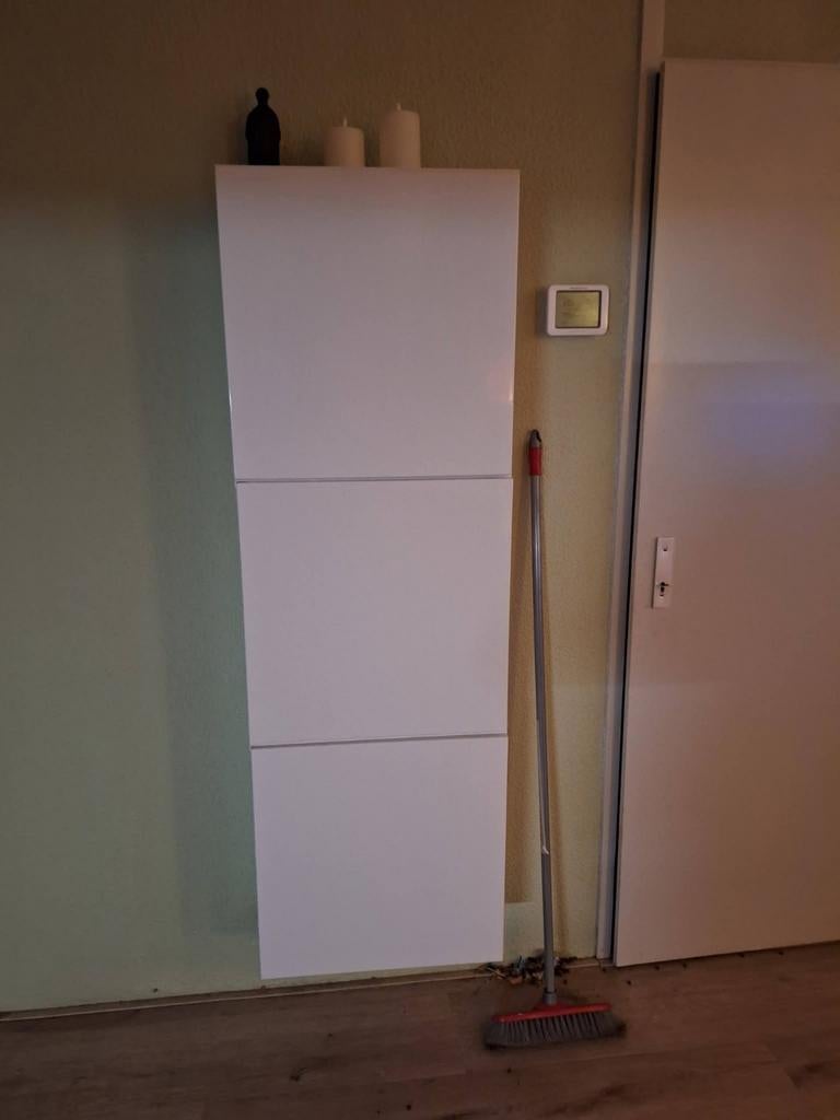 Witte kasten, zwart/witte vitrinekast en salontafel, Ophalen of Verzenden, Gebruikt