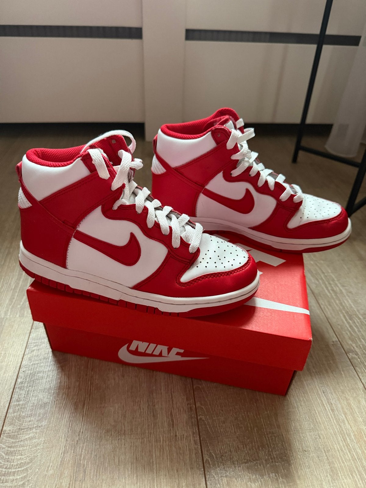 Nike Dunk High (GS) Rood/Wit - Maat 36.5, Kinderen en Baby's, Ophalen of Verzenden, Gebruikt, Jongen of Meisje, Schoenen