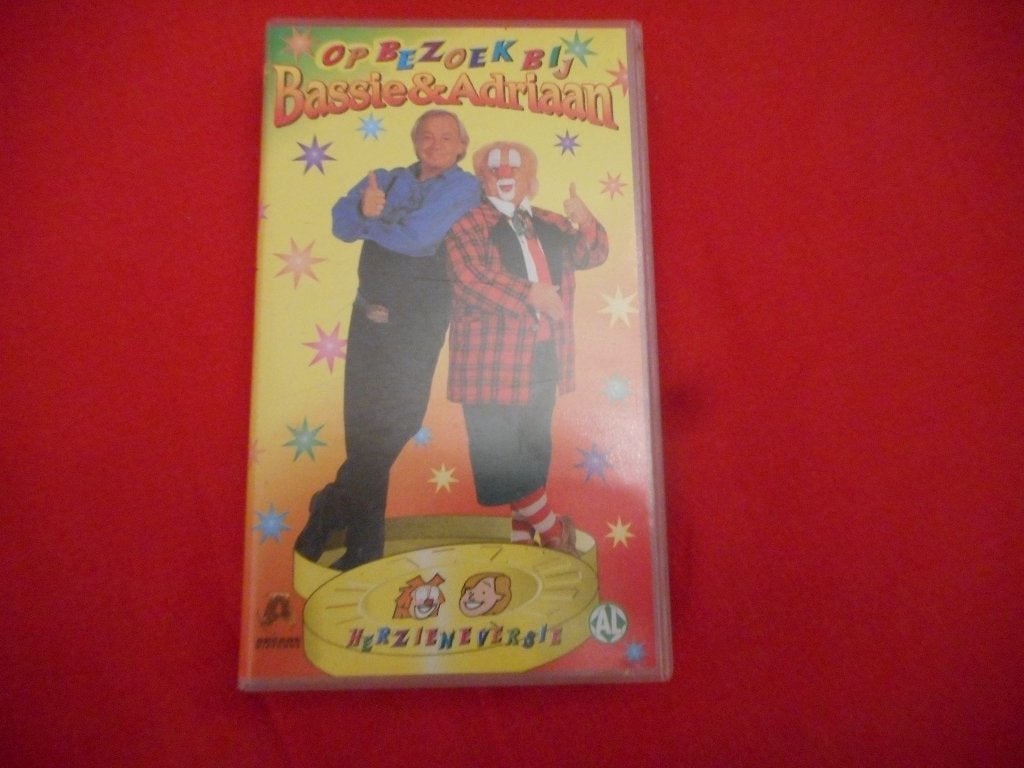OP BEZOEK BIJ BASSIE & ADRIAAN! CNR Op VIDEO!, Alle leeftijden, Verzenden, Zo goed als nieuw, Nederlandstalig