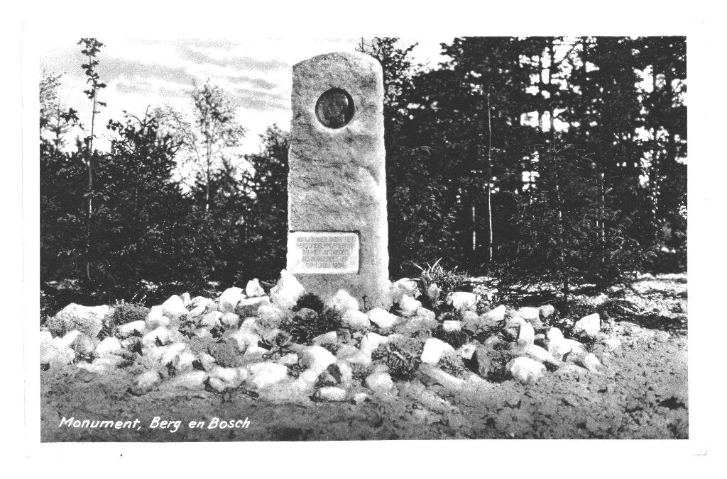 968369	Apeldoorn	Monument	Berg en Bosch	1937, Ophalen of Verzenden, 1920 tot 1940, Gelopen, Gelderland