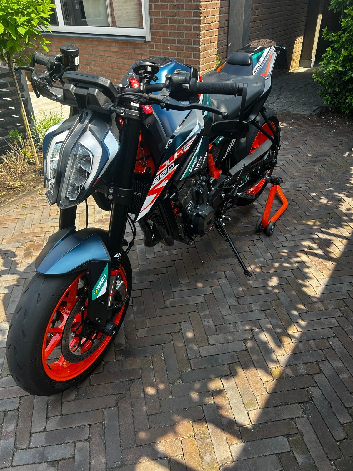 KTM Duke 890R 2023 - Volledig Akrapovic & Techpack, Motoren, Sportuitlaat, Gebruikt, Particulier, Naked bike