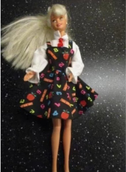 1995 BARBIE TEACHER/JUFFROUW met kleding, Verzamelen, Poppen, Verzenden, Zo goed als nieuw, Fashion Doll