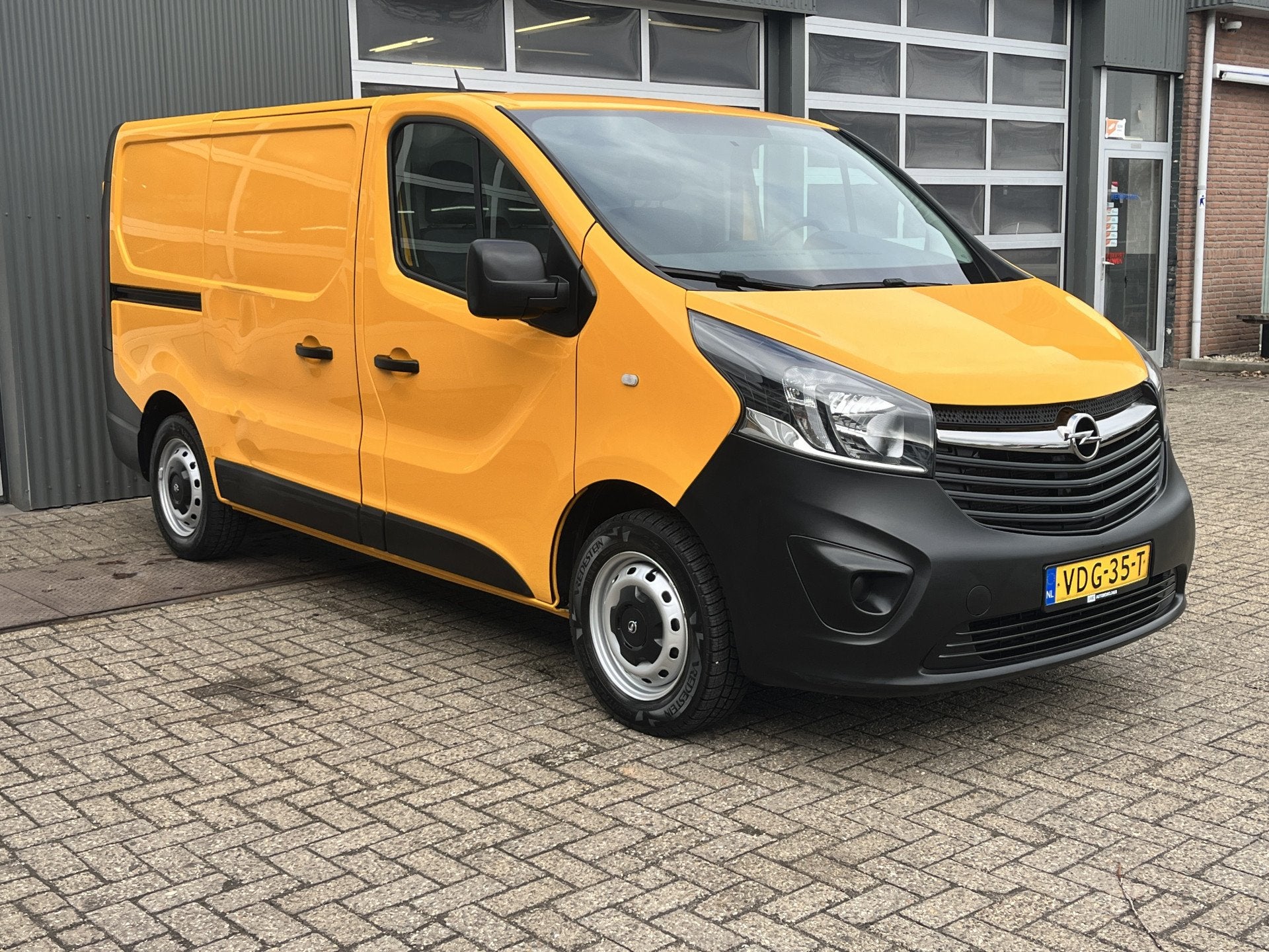 Opel Vivaro 1.6 CDTI L1H1 Airco Cruise control Trekhaak 200k, Voorwielaandrijving, Stof, Gebruikt, Bedrijf