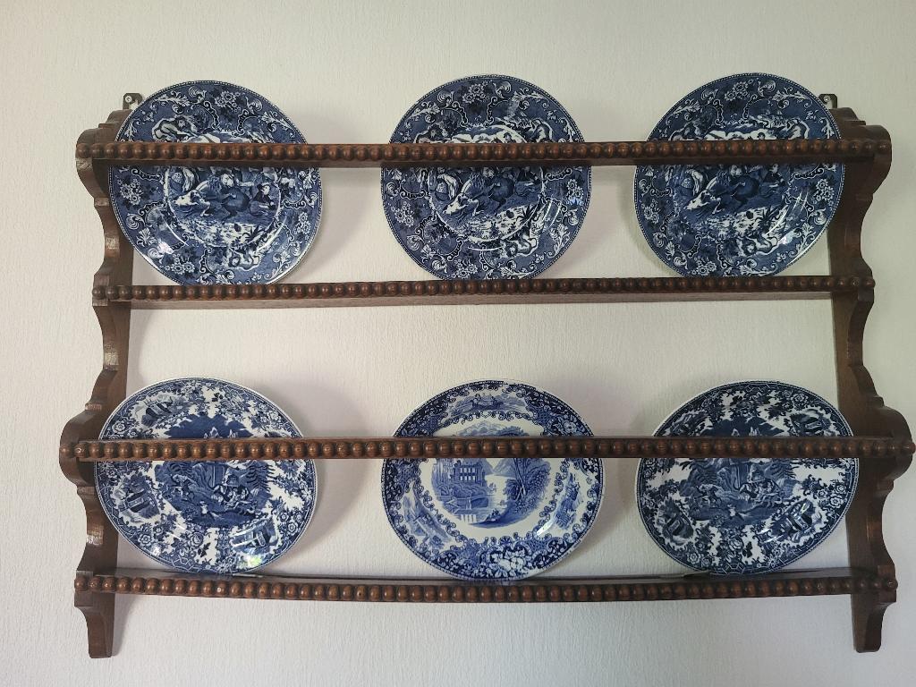 Mooi bordenrek met delftsblauwe borden, Ophalen