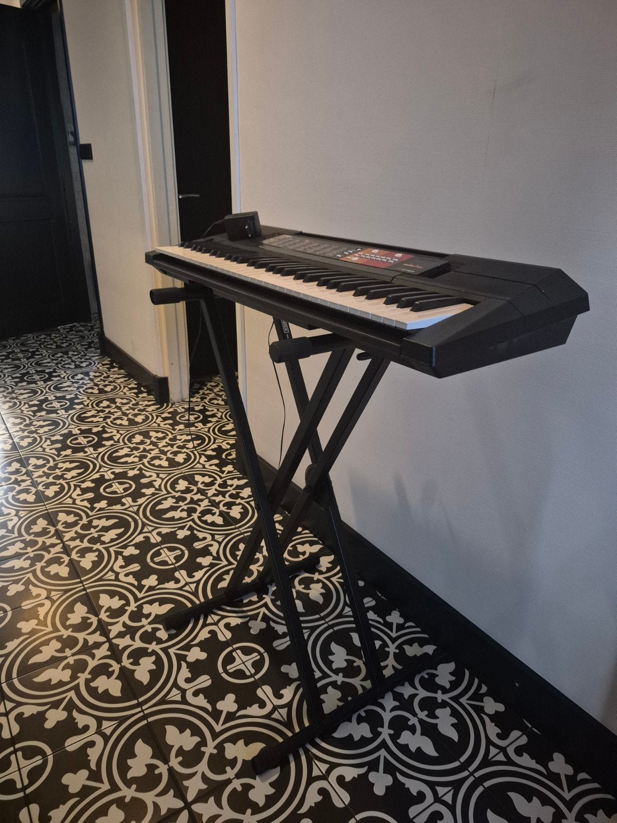 Yamaha PSR-F51 keyboard met standaard, Muziek en Instrumenten, Ophalen, 61 toetsen, Yamaha, Zo goed als nieuw