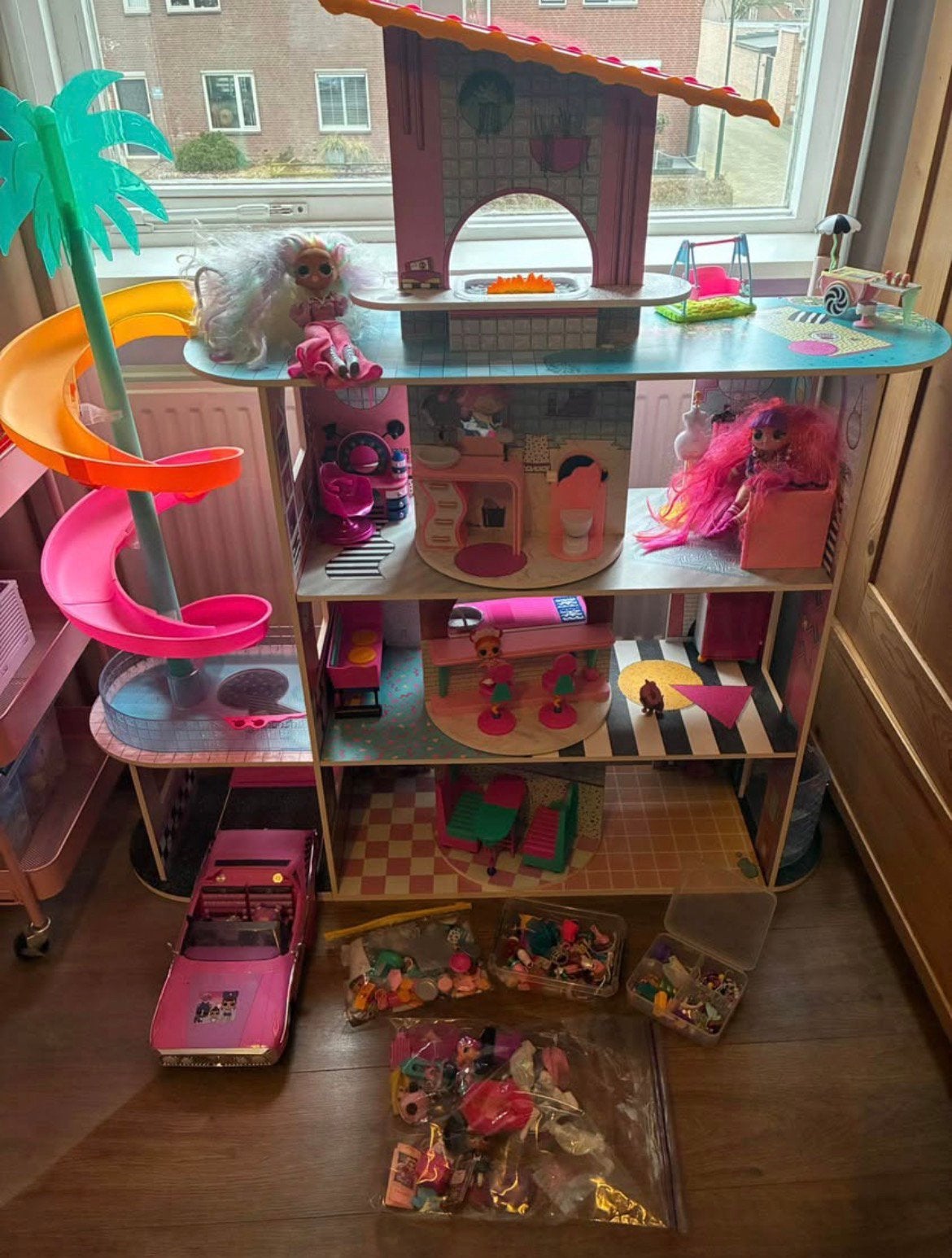 L.O.L. Verzameling, Kinderen en Baby's, Speelgoed | Poppenhuizen, Ophalen, Zo goed als nieuw, Poppenhuis