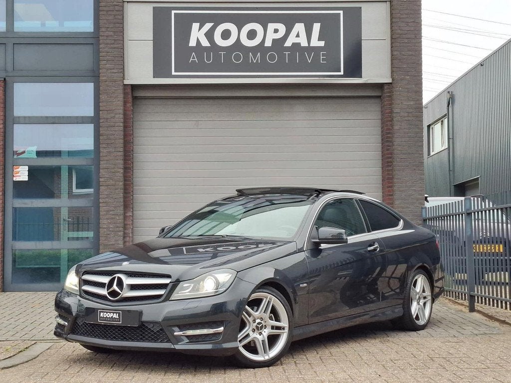 Mercedes-Benz C-klasse Coupé 180 AMG-Line | Facelift | Pano, Auto's, Mercedes-Benz, Automaat, Euro 5, Achterwielaandrijving, Zwart