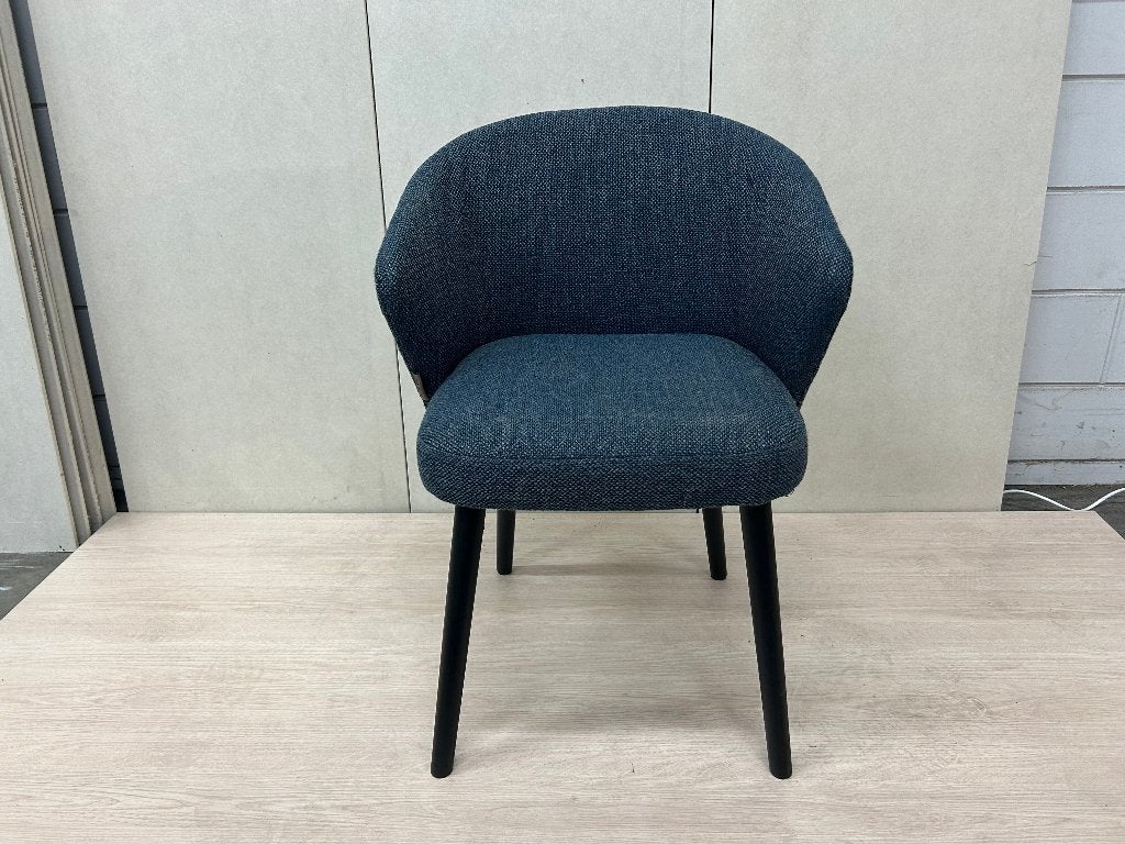 Dutchbone Waldo eetkamerstoel Curve Seat, Huis en Inrichting, Stoelen, Ophalen of Verzenden, Zo goed als nieuw, Blauw, Eén