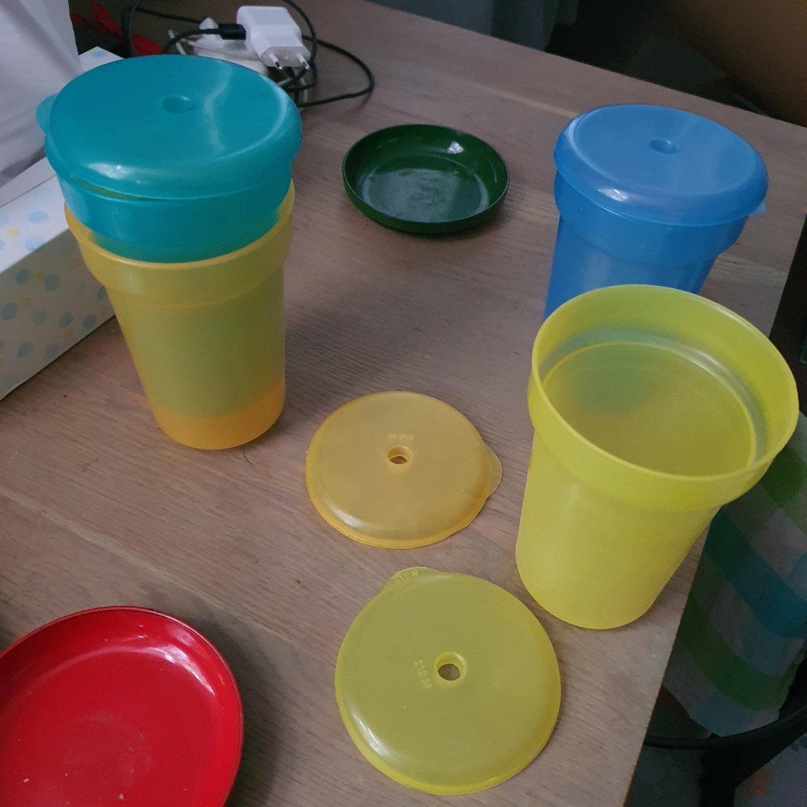 4 x kunststof plastic beker met deksel voor rietje bekers, Ophalen