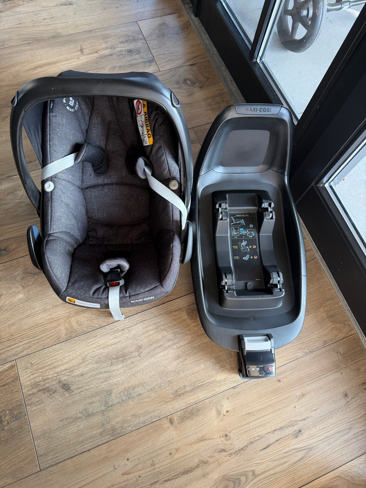 Maxi-Cosi Pebble Pro i-Size met Isofix base - Z.G.A.N., Ophalen, Zo goed als nieuw, Isofix, 0 t/m 13 kg
