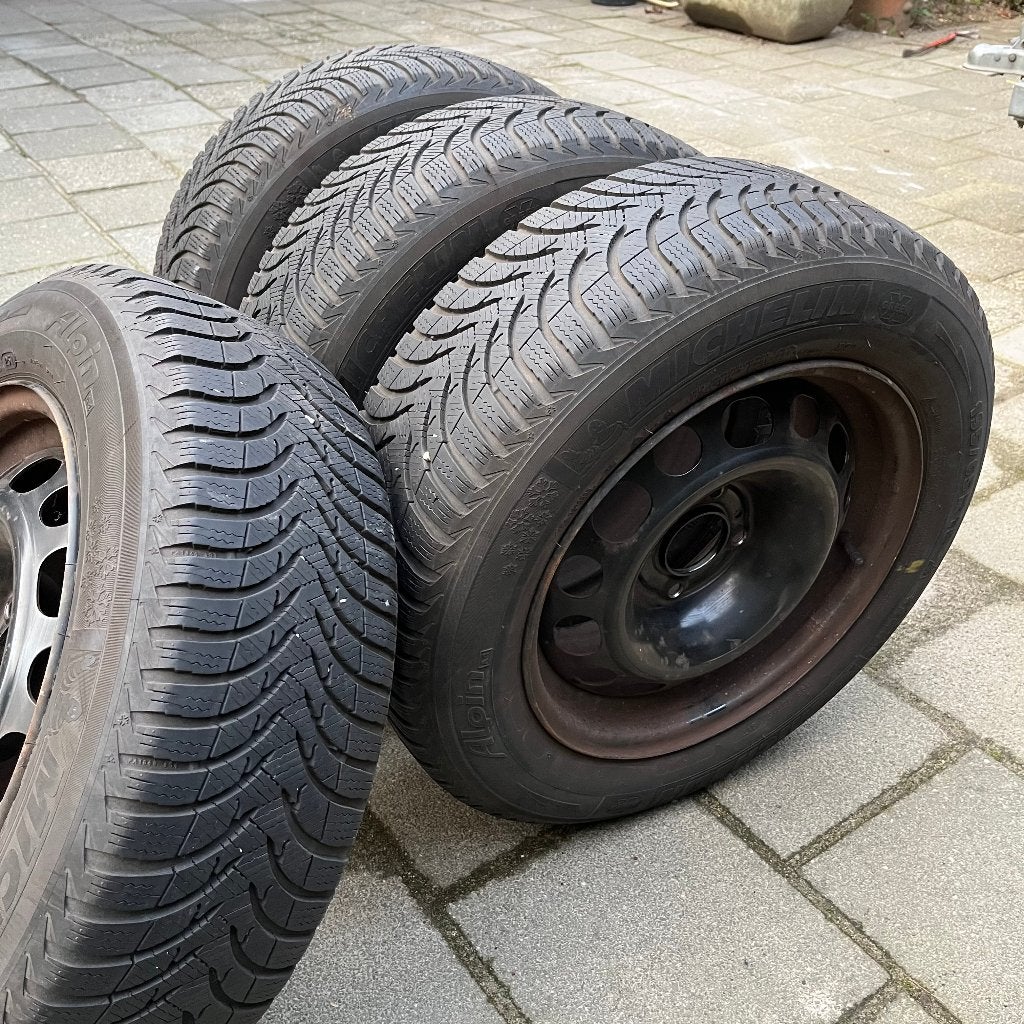 Set winterbanden op velg 4x108 Michelin, Ophalen, Gebruikt, 15 inch, Winterbanden
