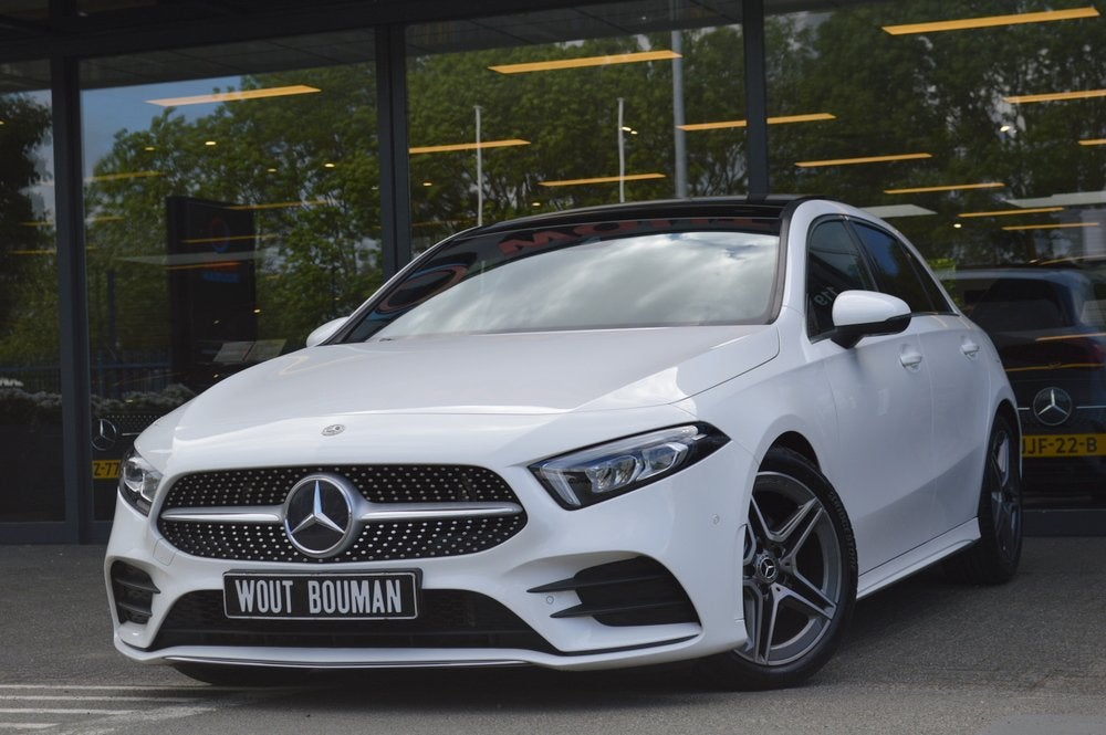 Mercedes-Benz A-Klasse 180 AMG Led Panorama Widescreen Sfeer, Auto's, 136 pk, Gebruikt, 4 cilinders, Wit