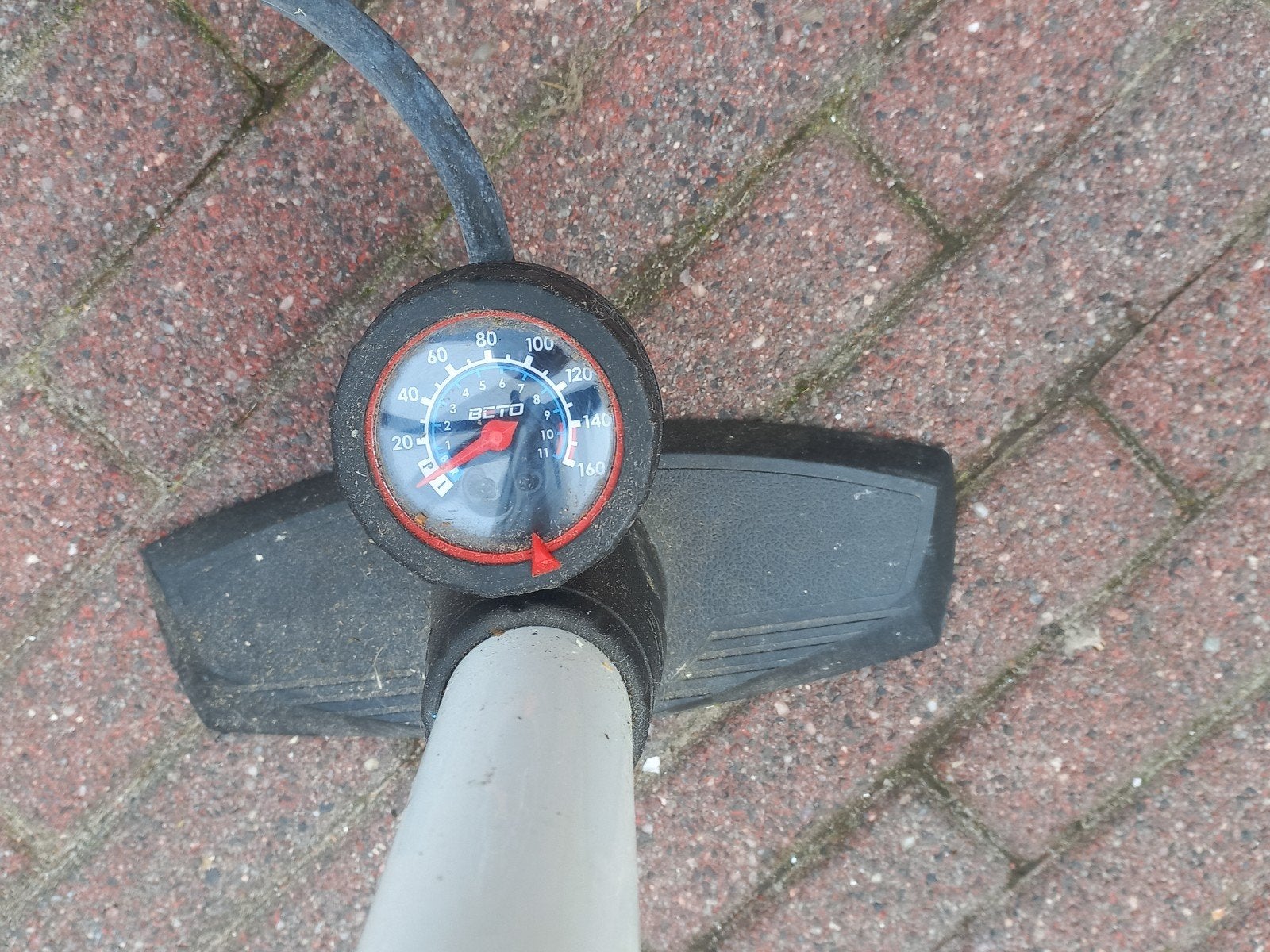 Beto fietspomp met drukmeter, Ophalen of Verzenden, Drukmeter, Gebruikt