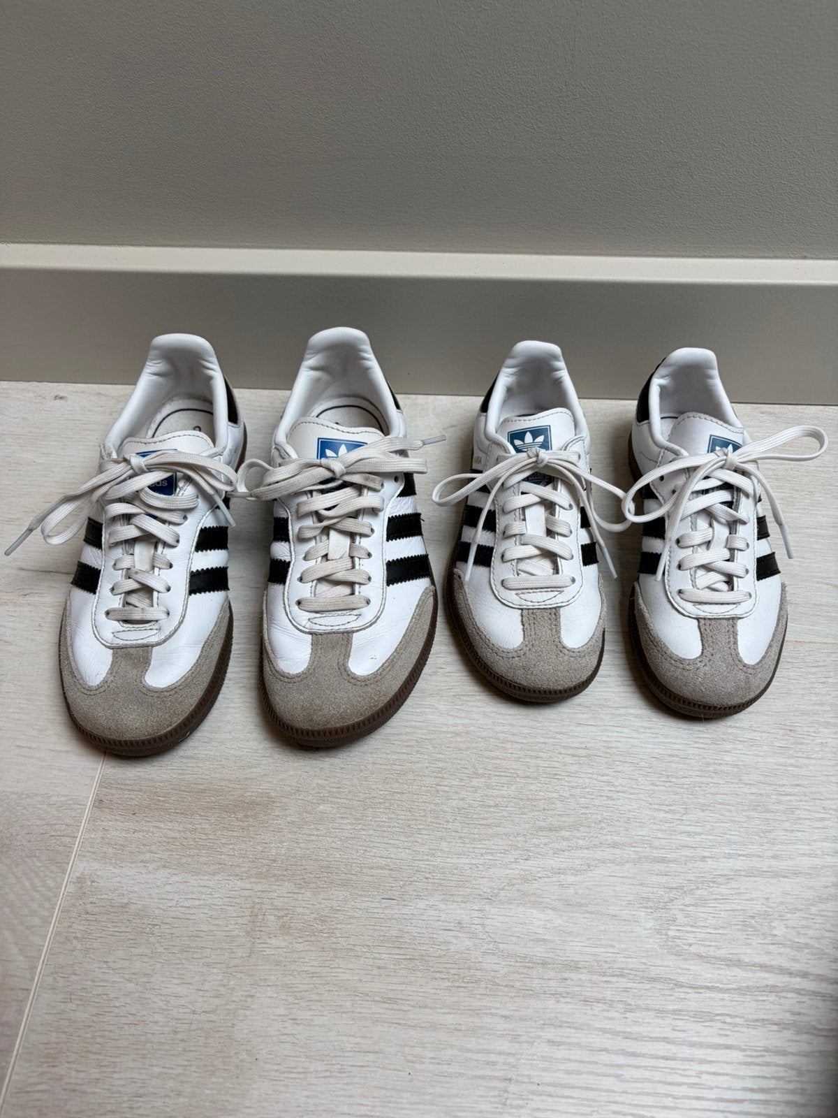 Adidas kinderschoenen maat 28 en 33, Ophalen of Verzenden, Zo goed als nieuw