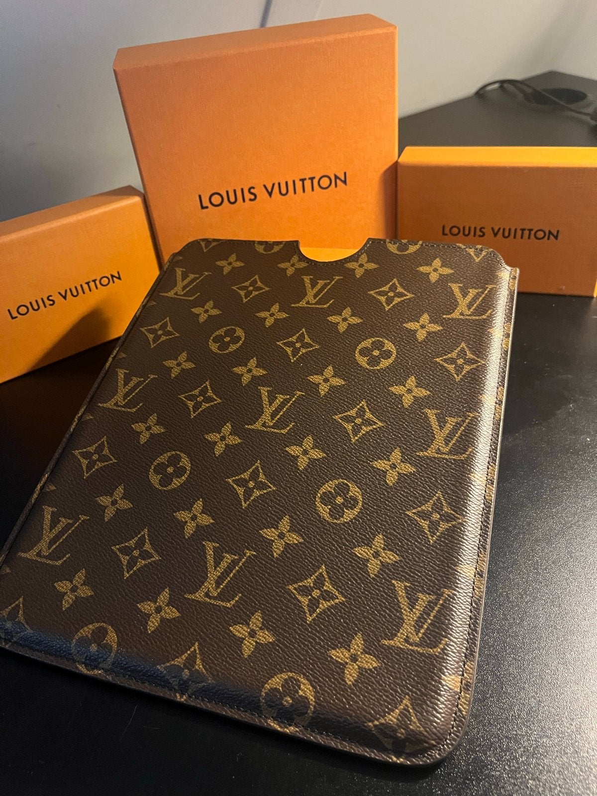 Louis Vuitton Monogram Tablet Hoes - Zo goed als nieuw, Computers en Software, Verzenden, Zo goed als nieuw, 10 inch, Bescherming voor- en achterkant