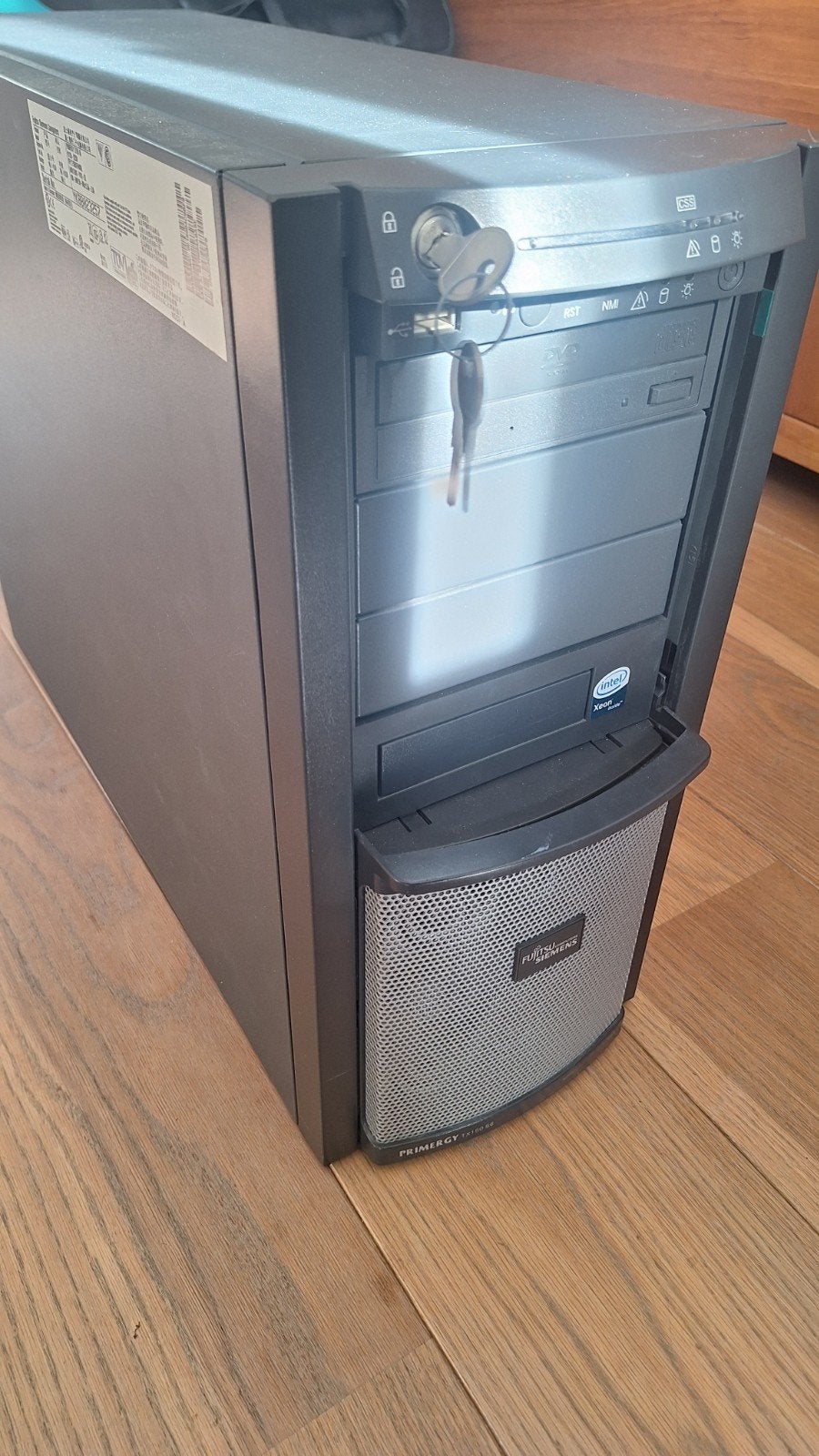 Fujitsu Siemens Primergy TX150 S6 retro server + accessoires, Computers en Software, Ophalen of Verzenden, Fujitsu-Siemens