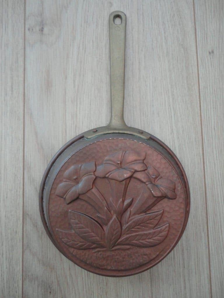 Decoratieve oude koperen steelpan afbeelding bloemen, Ophalen of Verzenden, Koper