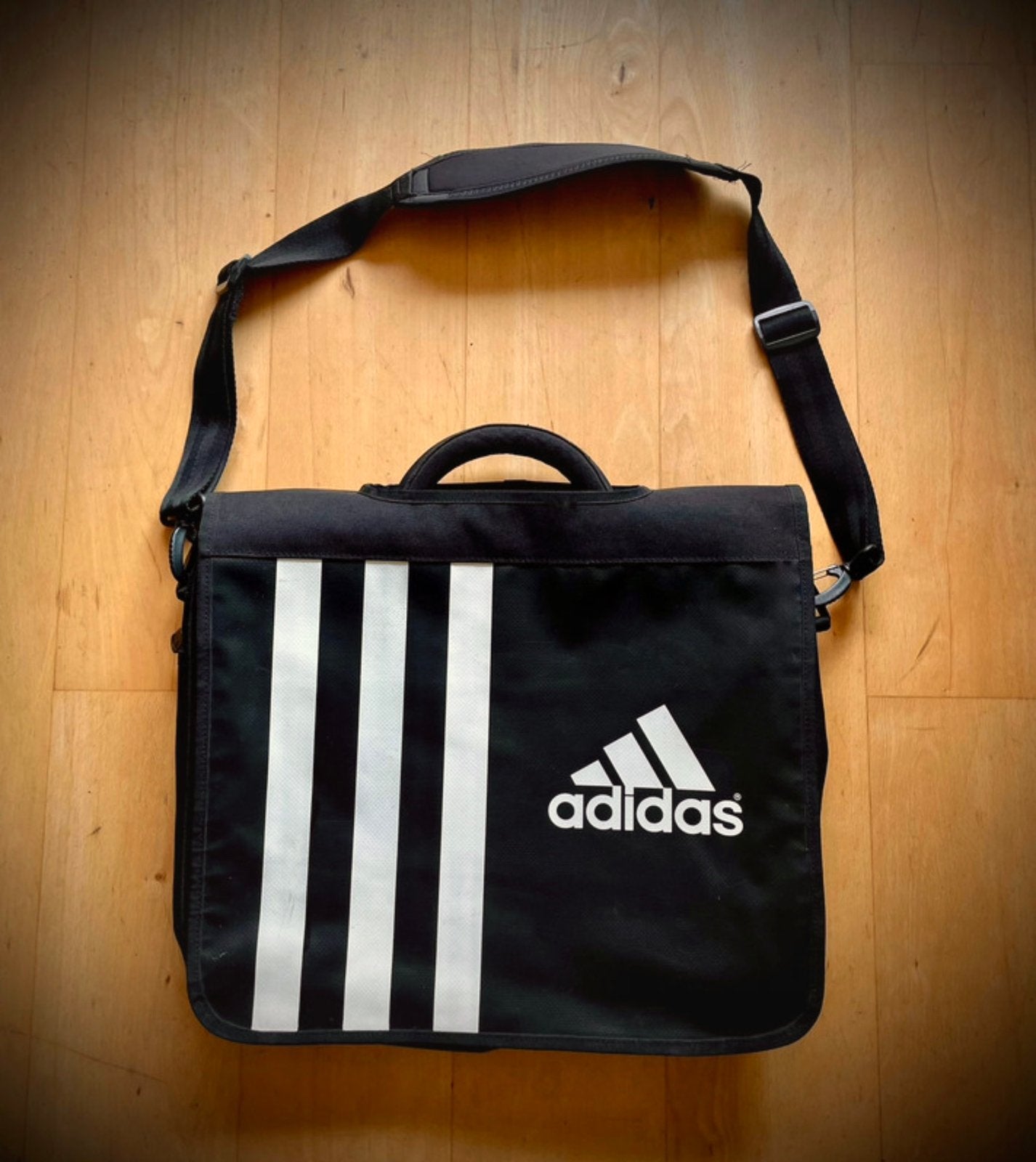 Adidas schouder tas ook voor laptop circa 42 x 37 cm., Ophalen of Verzenden, Zwart, Overige merken