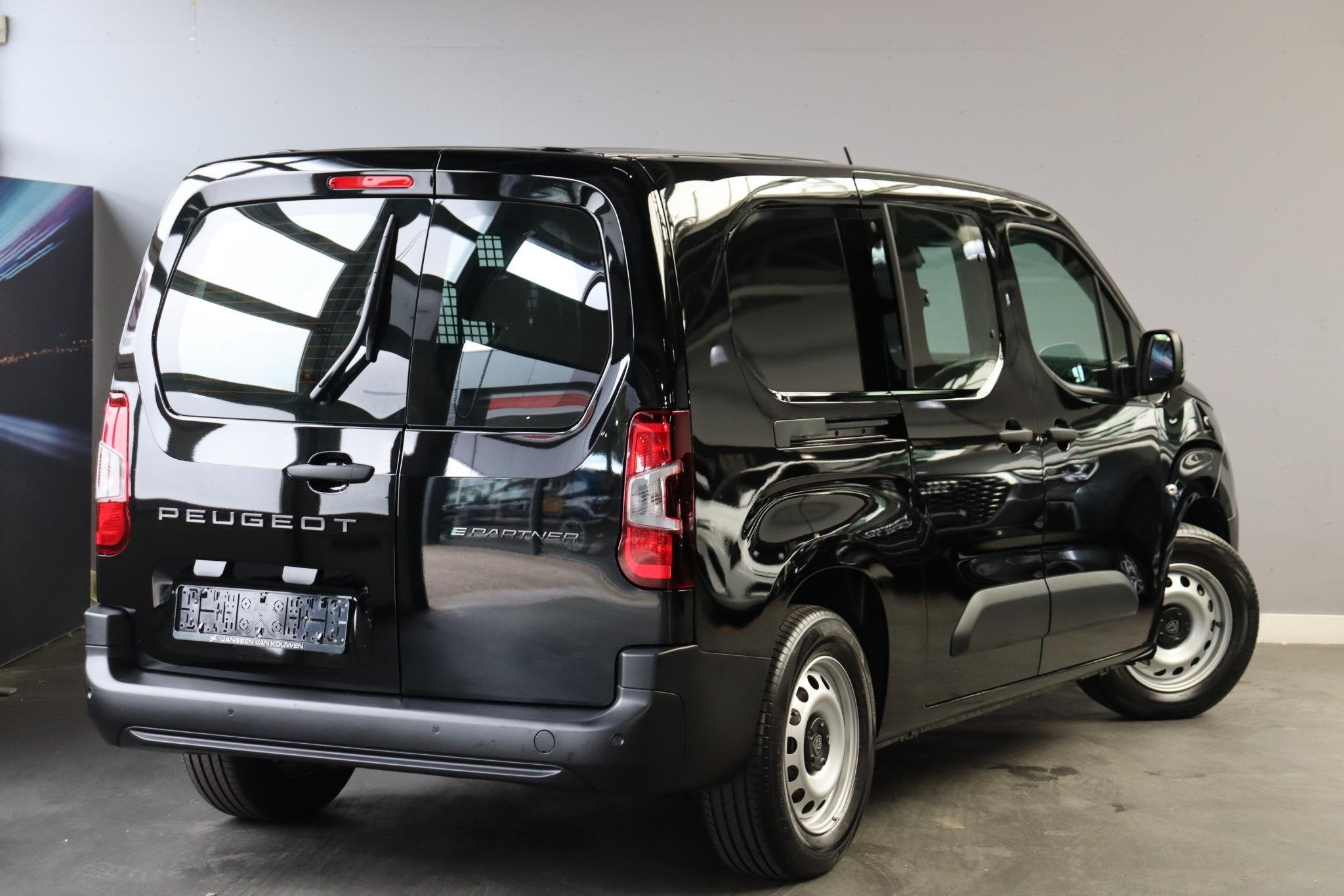 Peugeot e-Partner 136 Flex Crewcab L2 50 kWh 0% rente / 2+6, Auto's, Nieuw, Automatische klimaatregeling, 1888 kg, Te koop