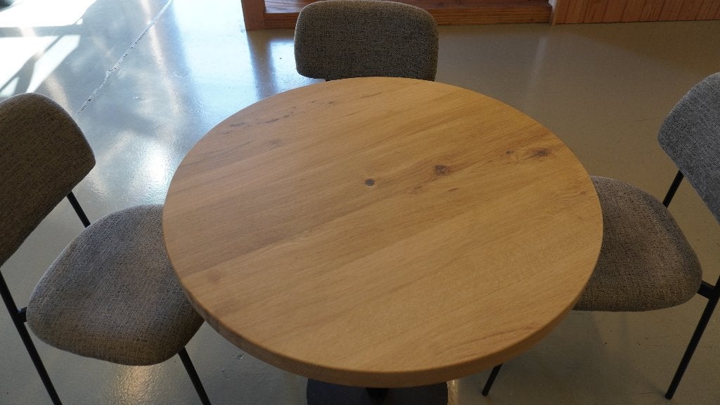 Eikenhouten ronde tafel met 3 bijpassende stoelen, Ophalen, 100 tot 150 cm, Rond, Nieuw
