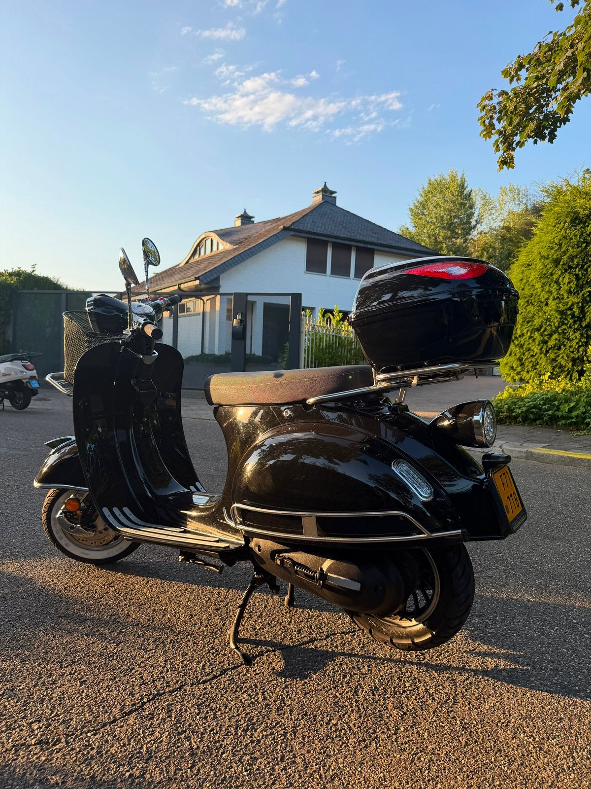 Zhen scooter uit 2014 met 6.000 km - Retro model, Ophalen, Zo goed als nieuw, Benzine