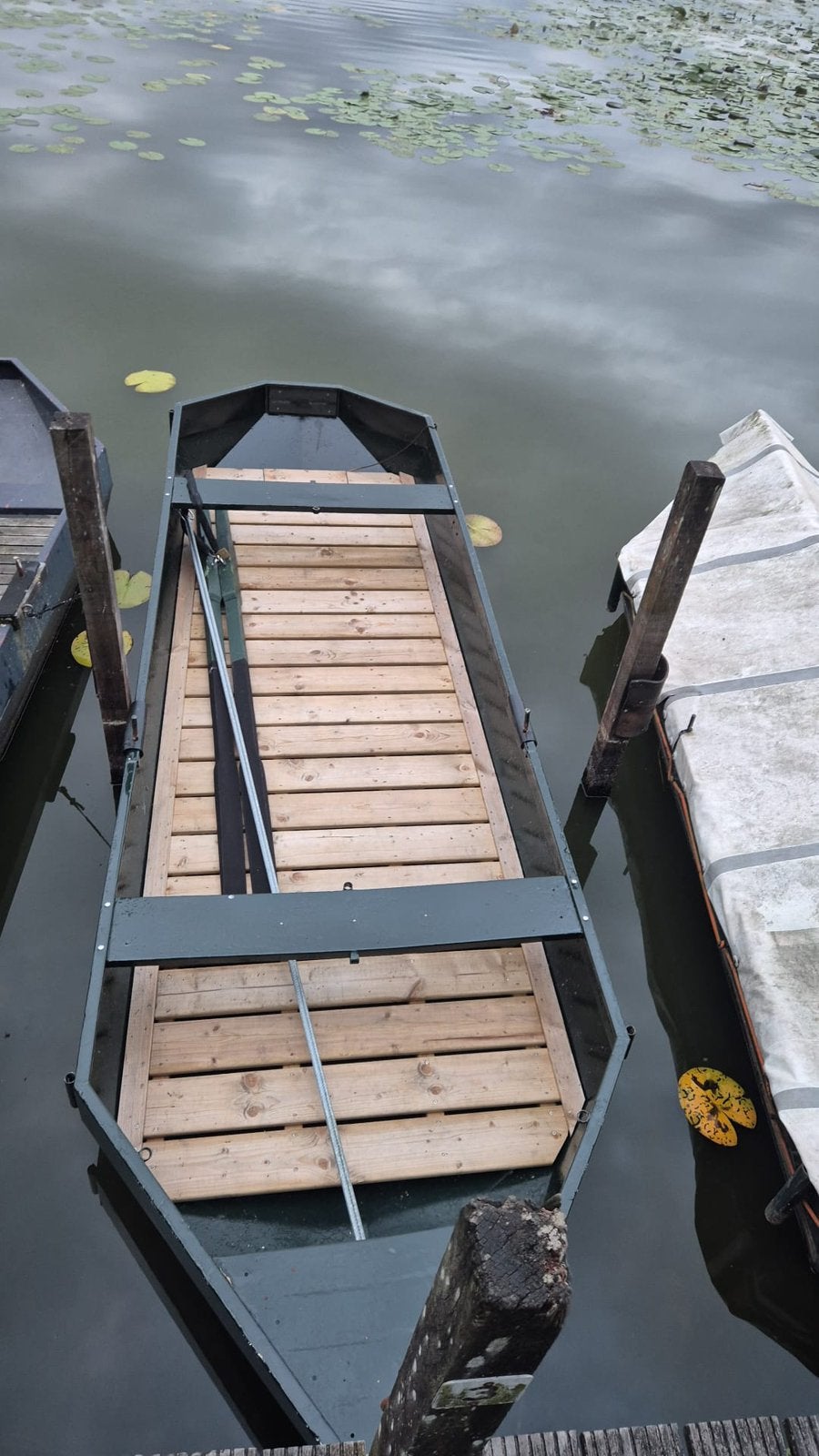 Vlet roeiboot 4m lang incl steekstokken en roeispanen, Ophalen, Gebruikt