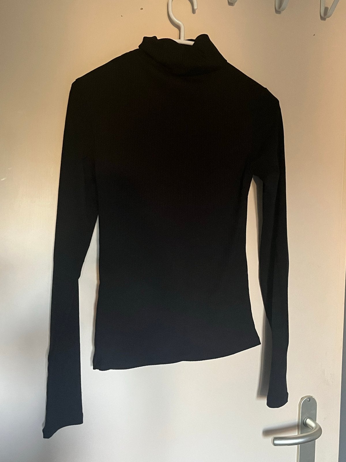 Zwarte coltrui met lange mouwen - Amisu, Ophalen of Verzenden, Zo goed als nieuw, Maat 36 (S), Zwart