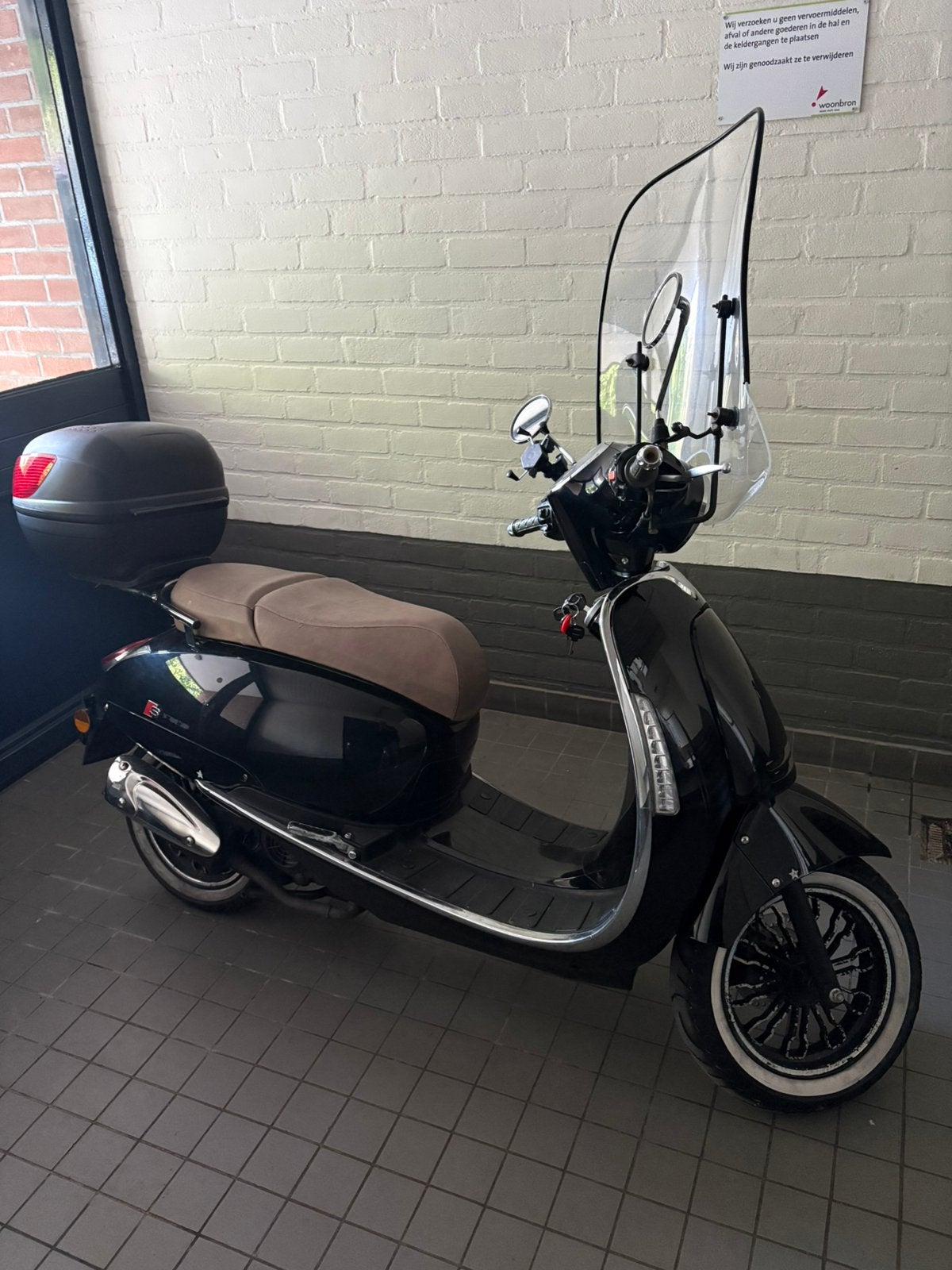 Iva sublime scooter blauw kenteken 5400 kmstnd + gratis helm, Fietsen en Brommers, Ophalen of Verzenden, Zo goed als nieuw, Elektrisch