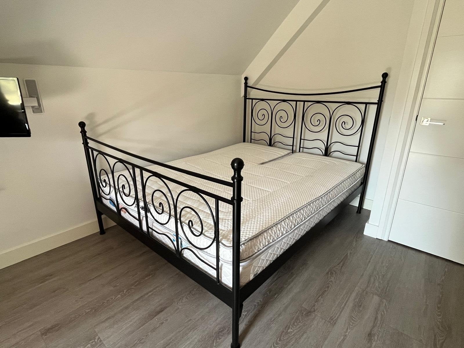 2-persoons bed 160x200 met elektrische lattenbodem, Ophalen, Verstelbaar, Tweepersoons, Zo goed als nieuw